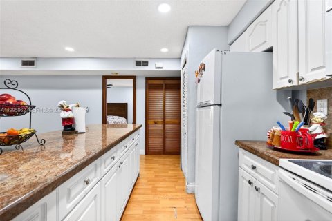 Townhouse in Miami, Florida 4 bedrooms, 184.6 sq.m. № 2059440 - photo 8