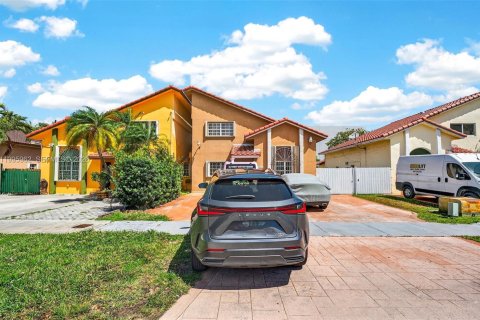 Townhouse in Miami, Florida 4 bedrooms, 184.6 sq.m. № 2059440 - photo 24