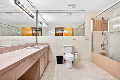 Townhouse in Miami, Florida 4 bedrooms, 184.6 sq.m. № 2059440 - photo 13