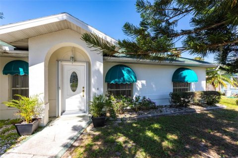 Villa ou maison à vendre à Port Charlotte, Floride: 2 chambres, 128.39 m2 № 1628838 - photo 2