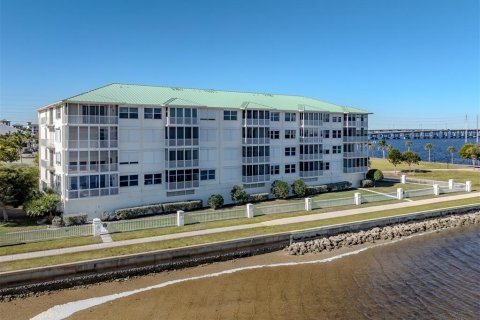 Condo à Punta Gorda, Floride, 3 chambres  № 2147590