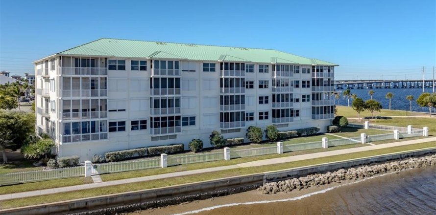 Condo à Punta Gorda, Floride, 3 chambres № 2147590