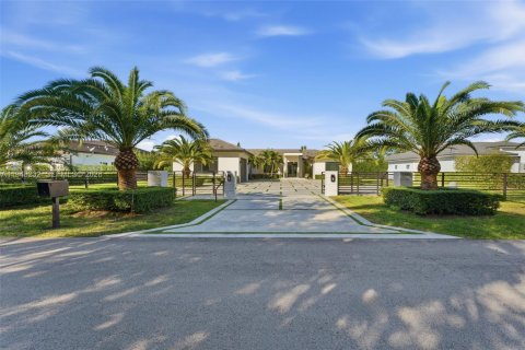 Купить виллу или дом в Майами, Флорида 6 спален, 543.48м2, № 2009606 - фото 2