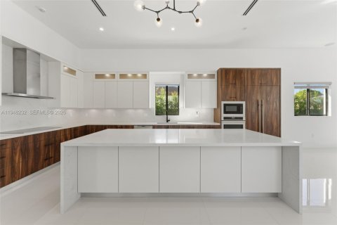 Купить виллу или дом в Майами, Флорида 6 спален, 543.48м2, № 2009606 - фото 14