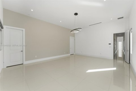 Купить виллу или дом в Майами, Флорида 6 спален, 543.48м2, № 2009606 - фото 25