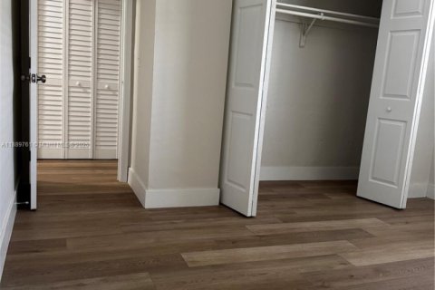Apartamento en alquiler en Hialeah, Florida, 1 dormitorio, 2297.66 m2 № 1939179 - foto 6