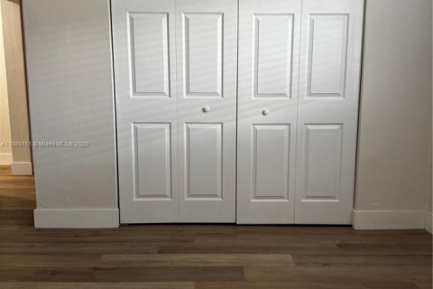 Apartamento en alquiler en Hialeah, Florida, 1 dormitorio, 2297.66 m2 № 1939179 - foto 8