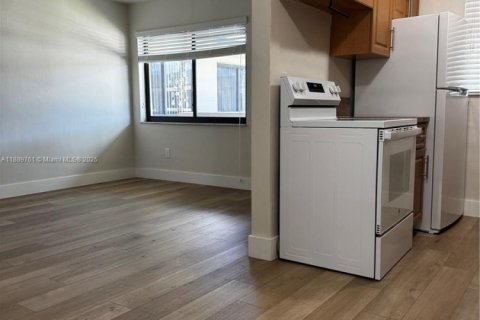 Apartamento en alquiler en Hialeah, Florida, 1 dormitorio, 2297.66 m2 № 1939179 - foto 3