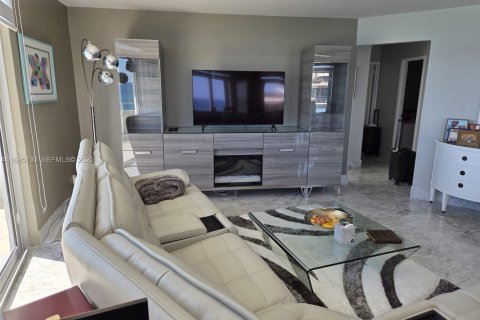 Купить кондоминиум в Майами-Бич, Флорида 2 спальни, 126.35м2, № 1983626 - фото 22