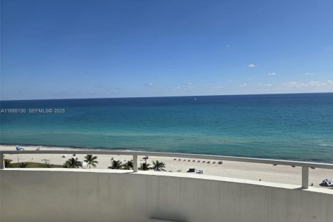 Купить кондоминиум в Майами-Бич, Флорида 2 спальни, 126.35м2, № 1983626 - фото 2