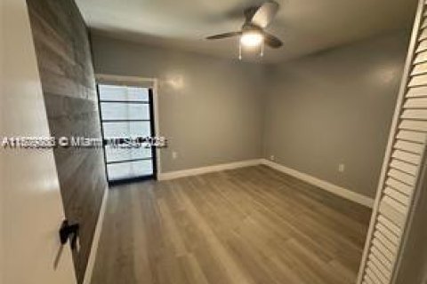 Casa en venta en Miami Lakes, Florida, 3 dormitorios, 118.45 m2 № 1865668 - foto 16