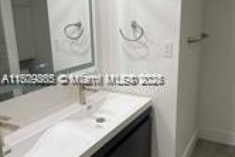 Casa en venta en Miami Lakes, Florida, 3 dormitorios, 118.45 m2 № 1865668 - foto 11