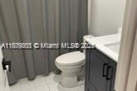 Casa en venta en Miami Lakes, Florida, 3 dormitorios, 118.45 m2 № 1865668 - foto 13