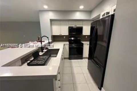 Casa en venta en Miami Lakes, Florida, 3 dormitorios, 118.45 m2 № 1865668 - foto 7