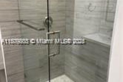 Casa en venta en Miami Lakes, Florida, 3 dormitorios, 118.45 m2 № 1865668 - foto 12