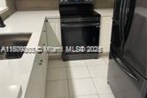 Casa en venta en Miami Lakes, Florida, 3 dormitorios, 118.45 m2 № 1865668 - foto 4
