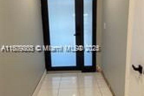 Casa en venta en Miami Lakes, Florida, 3 dormitorios, 118.45 m2 № 1865668 - foto 9
