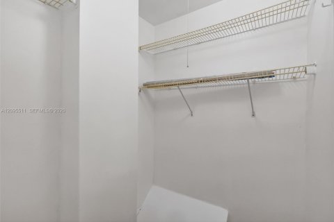 Townhouse in Palm Beach Gardens, Florida 2 bedrooms, 107.49 sq.m. № 2392092 - photo 26