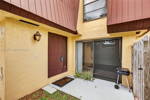 Townhouse in Palm Beach Gardens, Florida 2 bedrooms, 107.49 sq.m. № 2392092 - photo 2