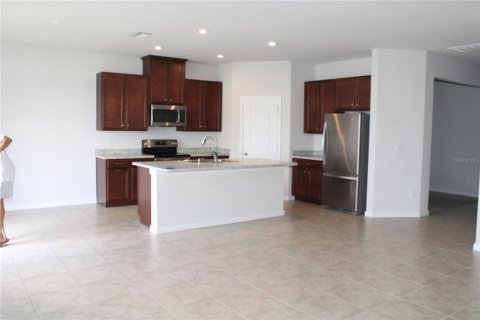 House in Land O' Lakes, Florida 3 bedrooms, 171.87 sq.m. № 2259326 - photo 2