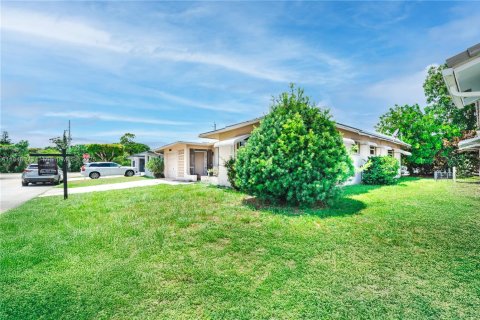 Villa ou maison à vendre à Tamarac, Floride: 2 chambres, 146.69 m2 № 1980217 - photo 16