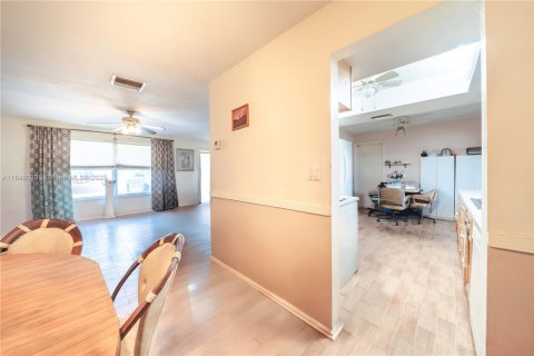 Villa ou maison à vendre à Tamarac, Floride: 2 chambres, 146.69 m2 № 1980217 - photo 6