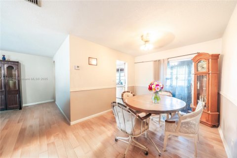 Villa ou maison à vendre à Tamarac, Floride: 2 chambres, 146.69 m2 № 1980217 - photo 5