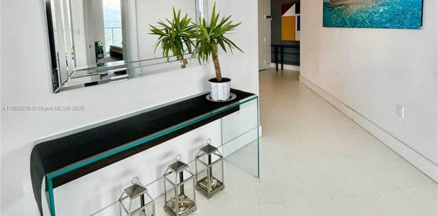 Condo in Miami, Florida, 3 bedrooms № 1964161