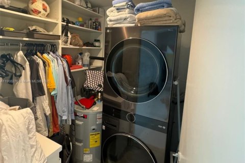 Condo in Miami, Florida, 3 bedrooms № 1964161 - photo 19