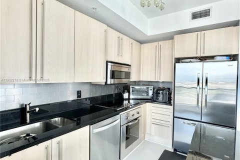 Condo in Miami, Florida, 3 bedrooms № 1964161 - photo 6