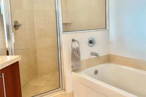 Condo in Miami, Florida, 3 bedrooms № 1964161 - photo 10