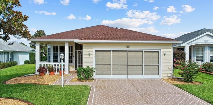 House in Leesburg, Florida 3 bedrooms, 175.77 sq.m. № 1810967