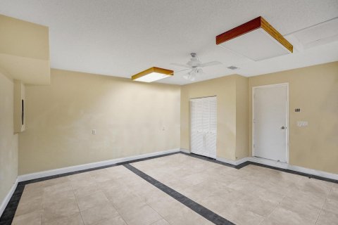 Villa ou maison à louer à Sunrise, Floride: 4 chambres, 197.6 m2 № 1163176 - photo 1