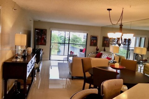 Copropriété à vendre à Pompano Beach, Floride: 3 chambres, 124.49 m2 № 1423485 - photo 3