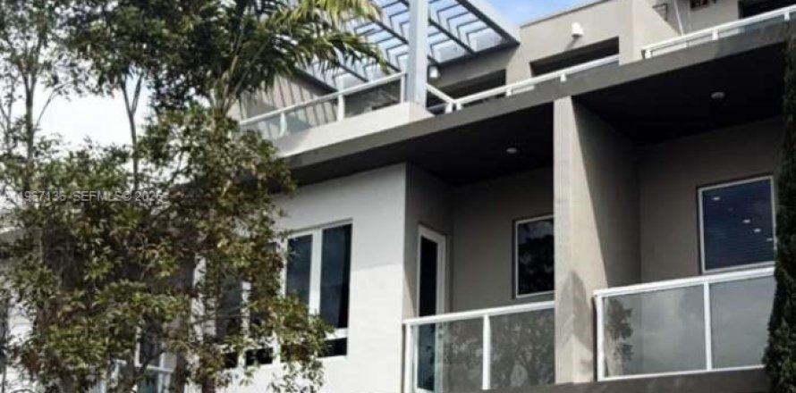 Adosado en LANDMARK en Doral, Florida 3 dormitorios, 204.38 m2 № 2029566