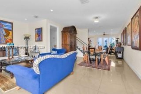 Adosado en venta en Doral, Florida, 3 dormitorios, 204.38 m2 № 2029566 - foto 2