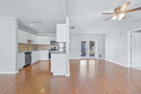 House in Saint Petersburg, Florida 3 bedrooms, 115.94 sq.m. № 1608823 - photo 5