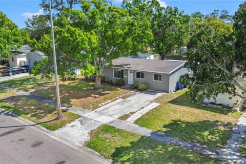 House in Saint Petersburg, Florida 3 bedrooms, 115.94 sq.m. № 1608823 - photo 30