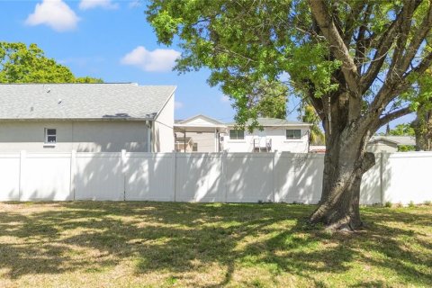House in Saint Petersburg, Florida 3 bedrooms, 115.94 sq.m. № 1608823 - photo 24