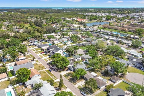 House in Saint Petersburg, Florida 3 bedrooms, 115.94 sq.m. № 1608823 - photo 26