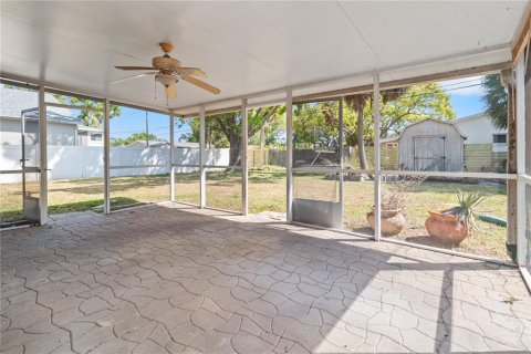 House in Saint Petersburg, Florida 3 bedrooms, 115.94 sq.m. № 1608823 - photo 19