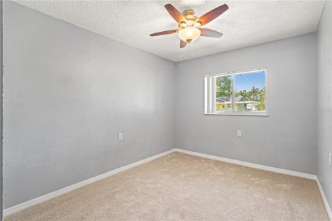 House in Saint Petersburg, Florida 3 bedrooms, 115.94 sq.m. № 1608823 - photo 15