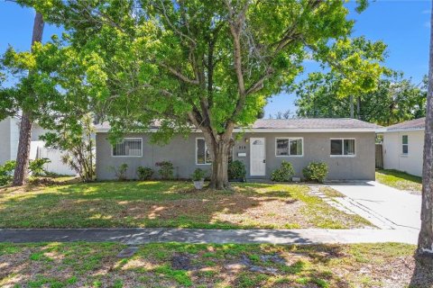 House in Saint Petersburg, Florida 3 bedrooms, 115.94 sq.m. № 1608823 - photo 29