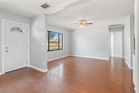 House in Saint Petersburg, Florida 3 bedrooms, 115.94 sq.m. № 1608823 - photo 4