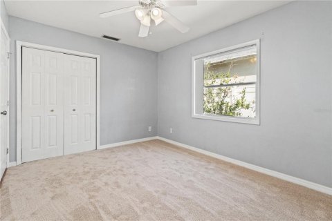 House in Saint Petersburg, Florida 3 bedrooms, 115.94 sq.m. № 1608823 - photo 13