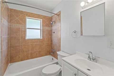 House in Saint Petersburg, Florida 3 bedrooms, 115.94 sq.m. № 1608823 - photo 17