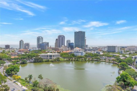 Condo in Saint Petersburg, Florida, 2 bedrooms  № 2384202 - photo 16