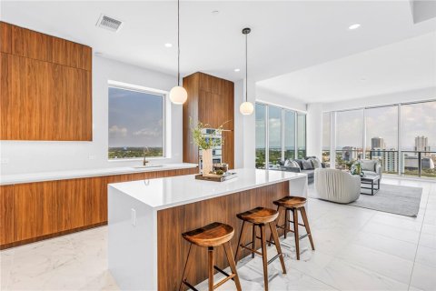 Condo in Saint Petersburg, Florida, 2 bedrooms  № 2384202 - photo 7