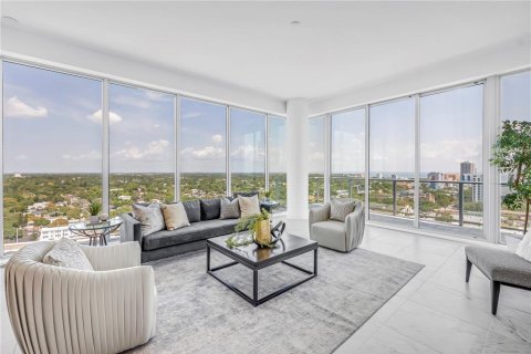 Condo in Saint Petersburg, Florida, 2 bedrooms  № 2384202 - photo 3