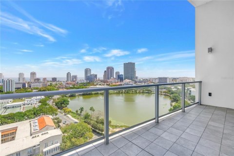 Condo in Saint Petersburg, Florida, 2 bedrooms  № 2384202 - photo 8